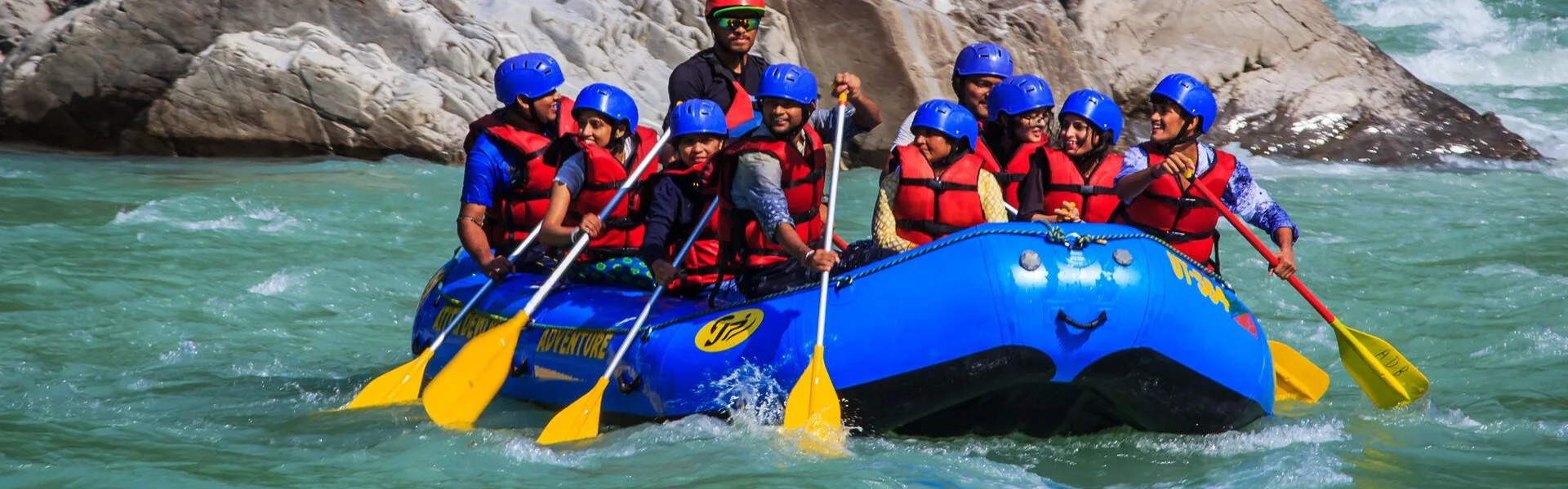 River rafting near jim corbett national park